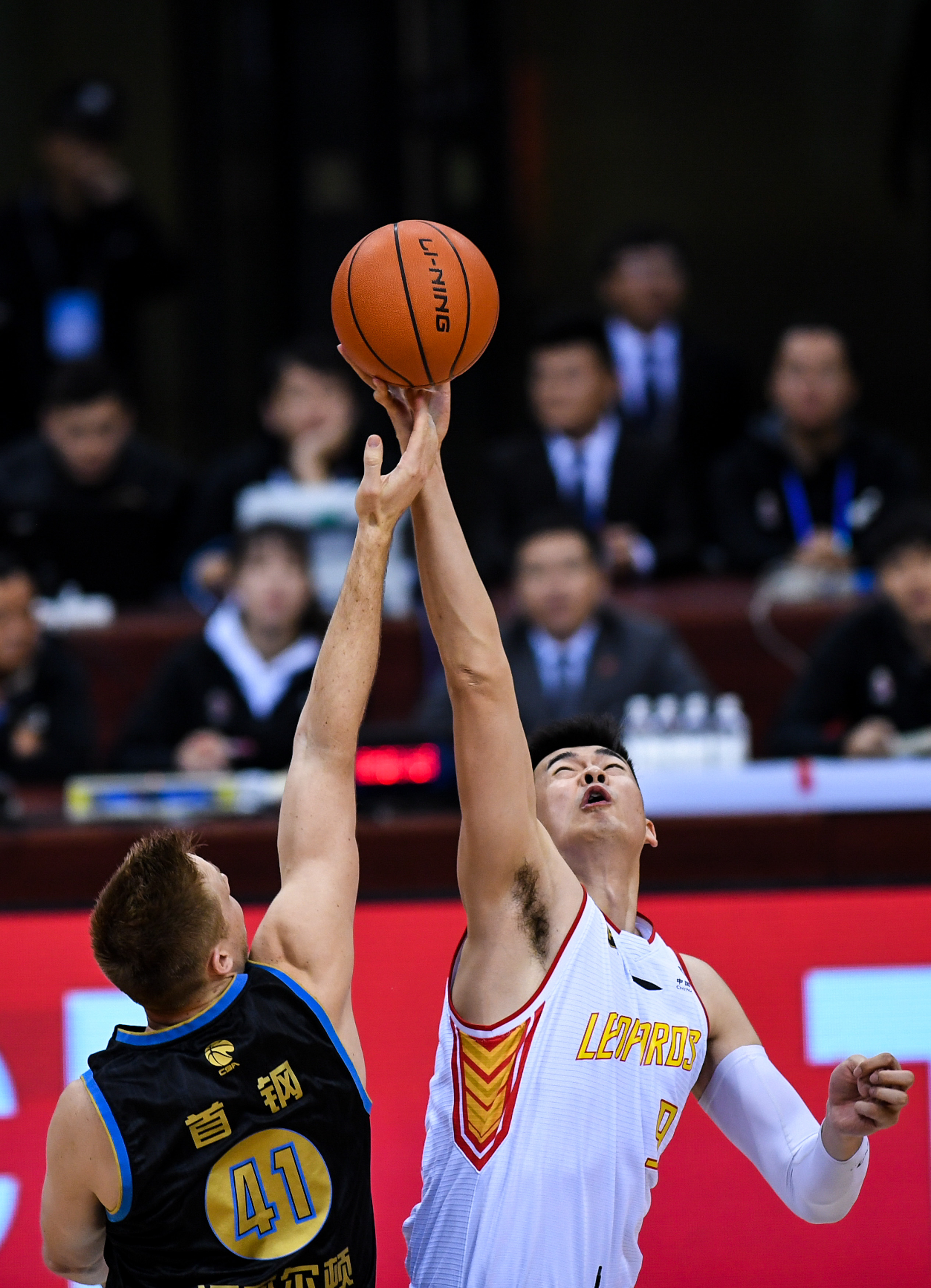 应与反击穿 应与反击穿