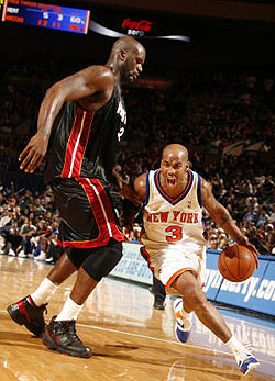 边后卫内收 边后卫内收