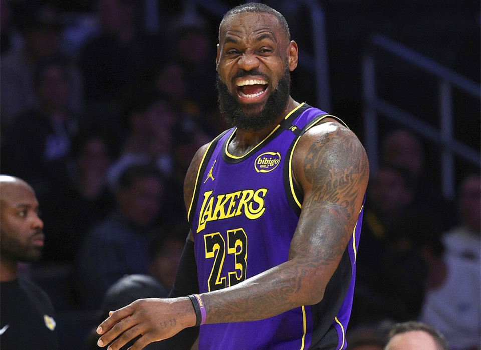 的哨声响起 的哨声响起